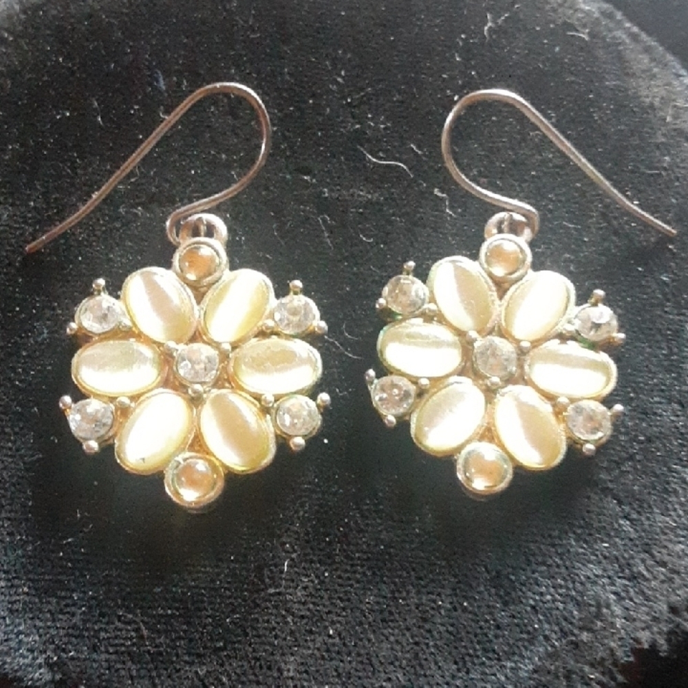 Elegant Silver Tone Floral Earrings